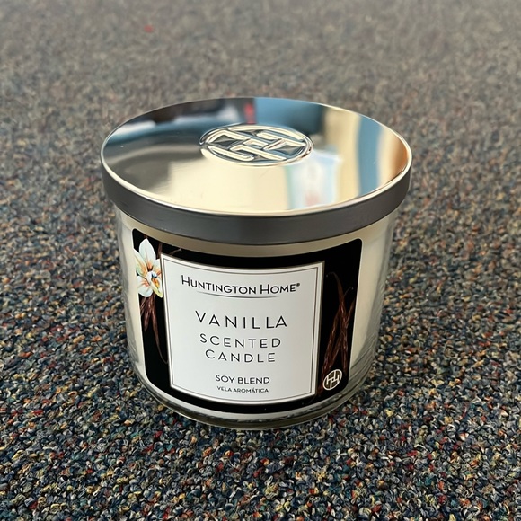 [DONATED] Huntington Home | Vanilla Scented Candle Soy Blend - Picture 1 of 4